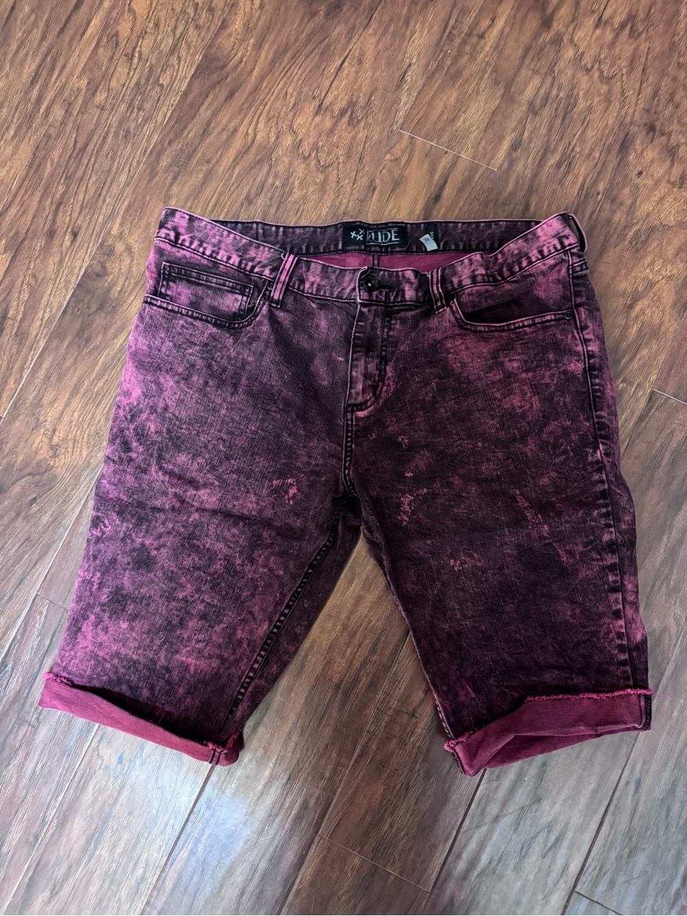 🚨 GORGEOUS RUDE UNISEX Acid Wash Red/black Denim Shorts - Picture 6 of 6